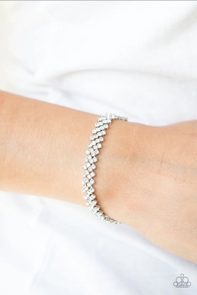 Paparazzi - Chicly Candescent - White Bracelet