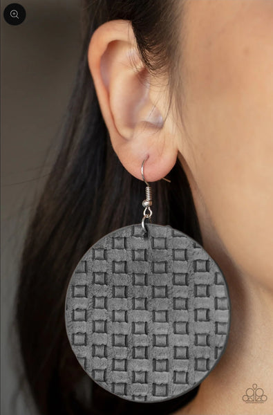 Paparazzi - WEAVE Me Out Of It - Silver Earring
